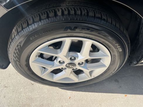 Used 2025 Kia Soul LX w/ LX Technology Package image 28