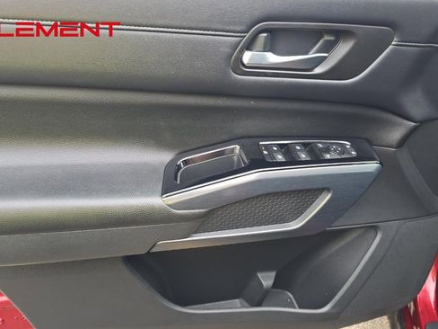 Used 2024 Nissan Pathfinder SL image 11