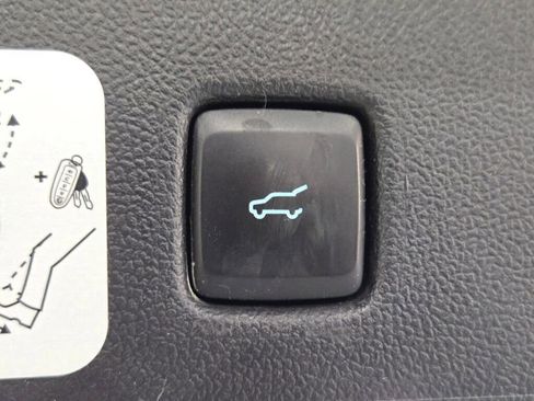 Used 2020 Ford Escape Titanium image 16