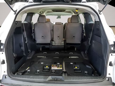 Used 2025 Toyota Sienna LE FWD image 24