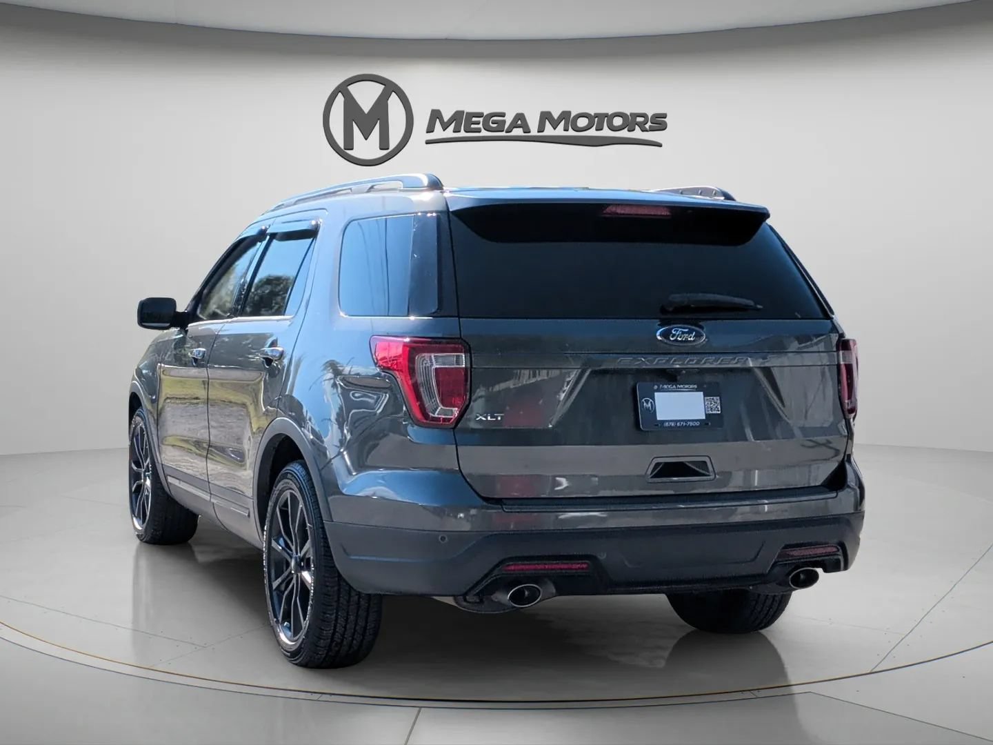 Used 2019 Ford Explorer XLT w/ Equipment Group 202A FWD image 5
