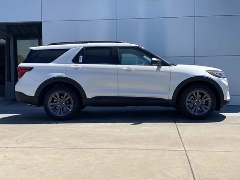 New 2026 Ford Explorer Active w/ Active Comfort Package image 3