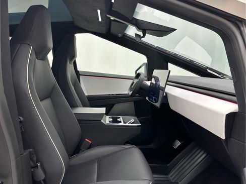 Used 2024 Tesla Cybertruck AWD Crew Cab image 18