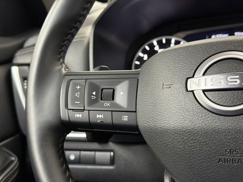 Used 2025 Nissan Rogue SV image 21