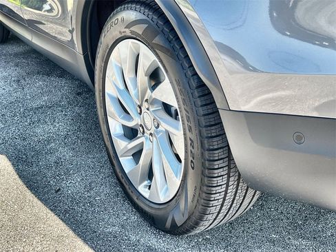 Used 2025 Land Rover Discovery S image 11