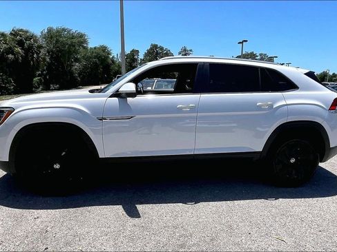 Certified 2026 Volkswagen Atlas Cross Sport SE w/ Panoramic Sunroof Package AWD/4WD image 8