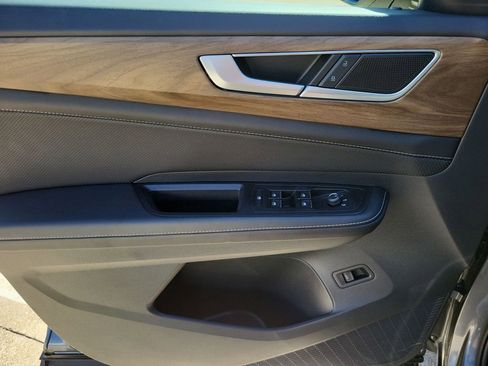 Used 2025 Volkswagen Atlas SE image 21