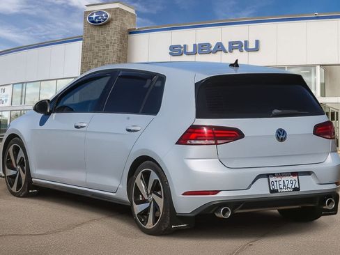 Used 2018 Volkswagen GTI SE image 10