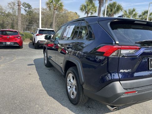 Used 2022 Toyota RAV4 XLE w/ Convenience Package image 8