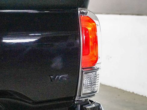 Certified 2023 Toyota Tacoma TRD Off-Road AWD/4WD image 12