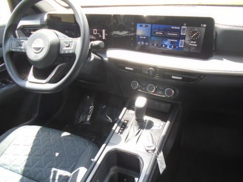 Used 2025 Nissan Kicks SV w/ SV Premium Package AWD/4WD image 9