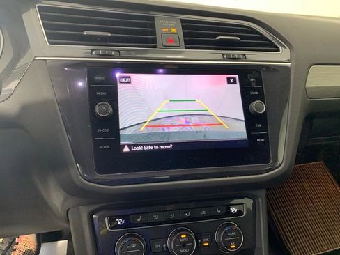 Used 2021 Volkswagen Tiguan SE w/ Panoramic Sunroof Package image 20