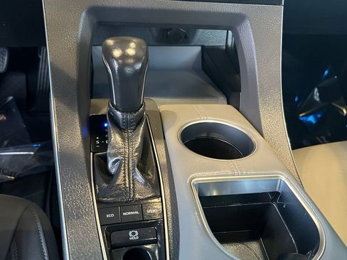 Used 2021 Toyota Avalon XLE w/ Moonroof Package image 27