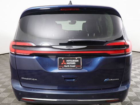 Used 2024 Chrysler Pacifica Limited FWD image 12