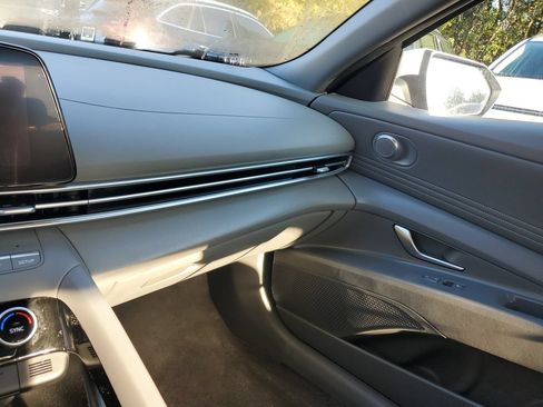 Used 2025 Hyundai Elantra SEL FWD image 25