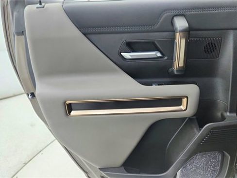 Used 2024 GMC Hummer EV 3X w/ LPO, Illumination Package image 30