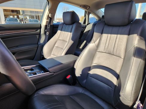 Used 2018 Honda Accord Touring image 7