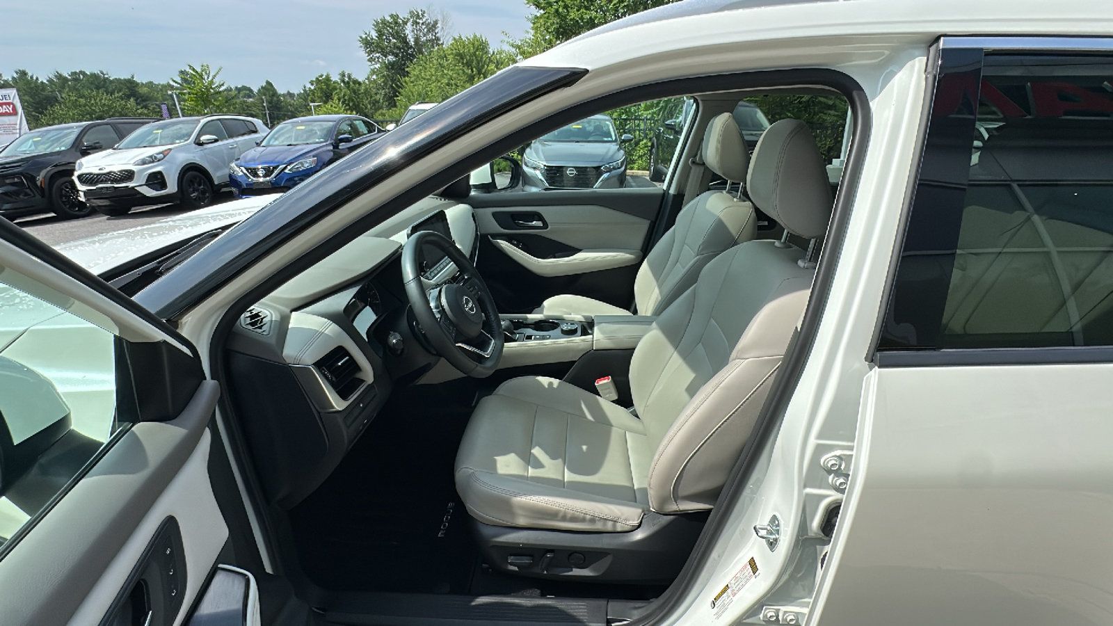 Certified 2023 Nissan Rogue SL w/ SL Premium Package AWD/4WD image 11