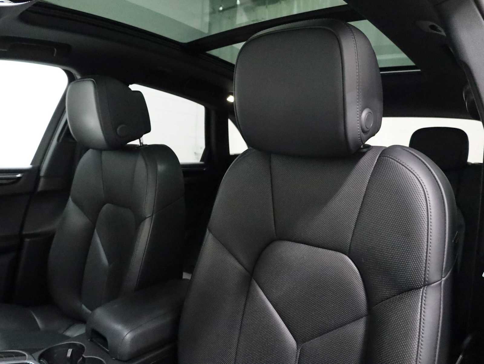 Used 2020 Porsche Macan AWD/4WD image 19