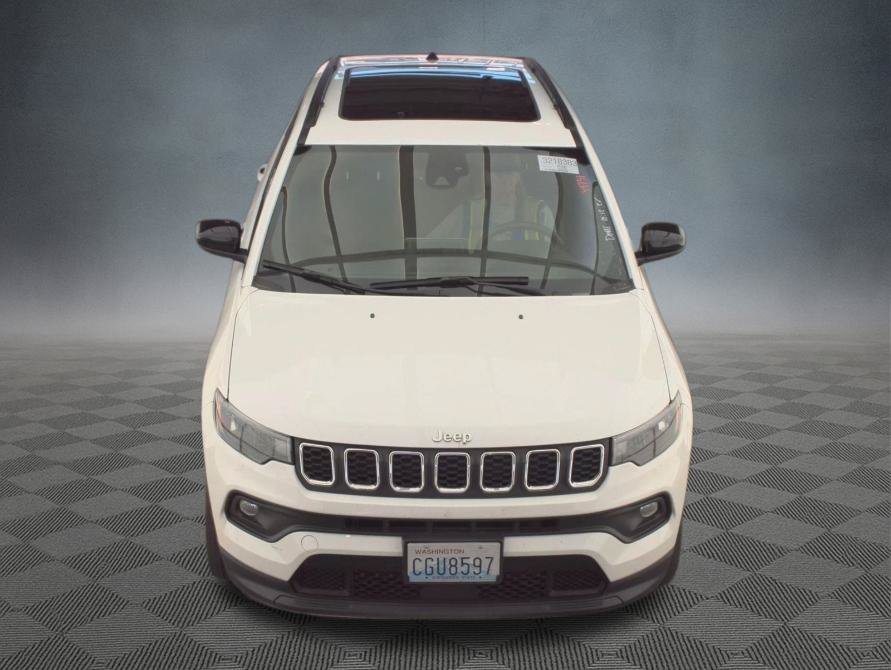 Used 2025 Jeep Compass Latitude w/ Sun & Sound Group AWD/4WD image 2