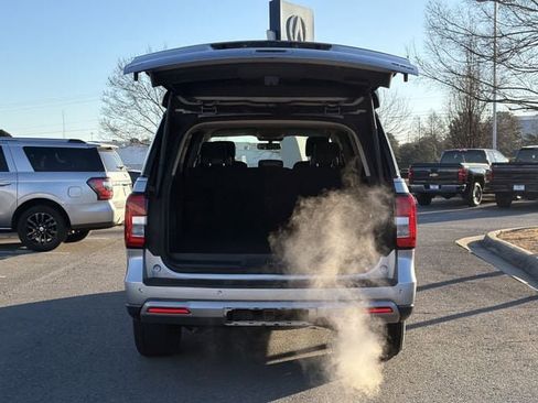 Used 2023 Ford Expedition Max XLT image 16