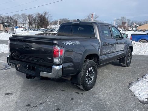 Used 2023 Toyota Tacoma TRD Off-Road image 3