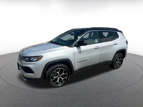 Used 2025 Jeep Compass Limited image 8