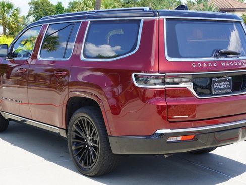 Used 2022 Jeep Grand Wagoneer Series III w/ Flexible Seating Group AWD/4WD image 8