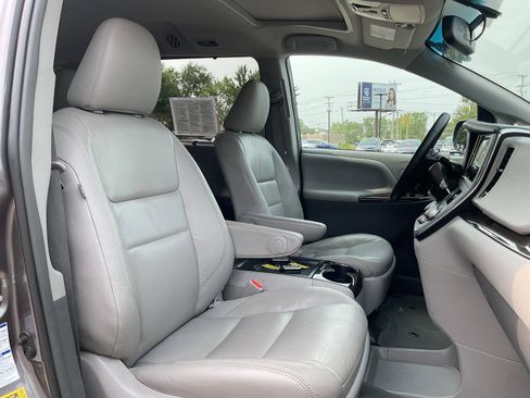 Used 2017 Toyota Sienna XLE w/ XLE Navigation Package AWD/4WD image 46