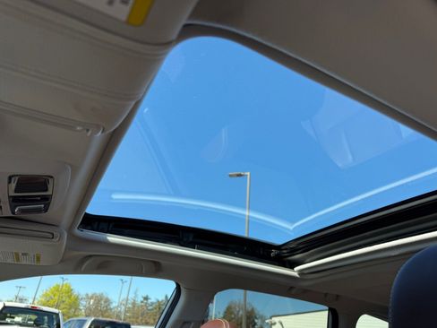 Used 2017 Subaru Forester 2.5i Touring image 16