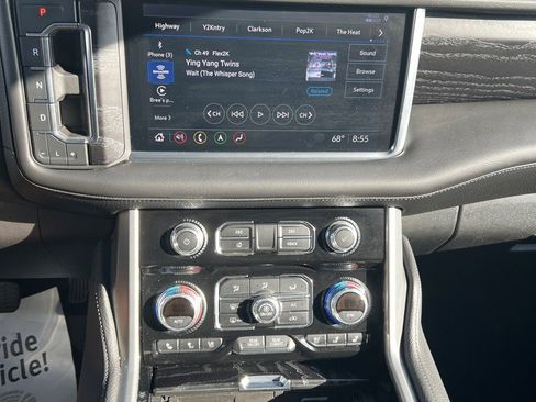 Used 2021 GMC Yukon XL Denali w/ Denali Premium Package image 25