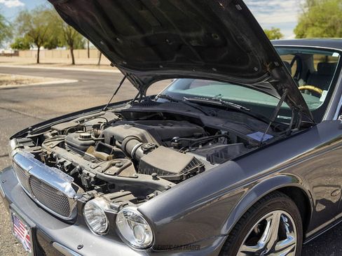 Used 2006 Jaguar XJ8 RWD image 15