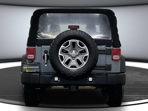 Used 2015 Jeep Wrangler Rubicon AWD/4WD image 5
