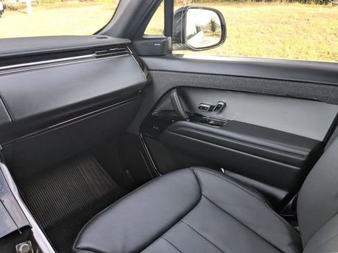 Used 2025 Land Rover Range Rover Sport image 13