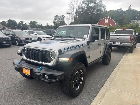 Used 2024 Jeep Wrangler Unlimited Rubicon 4xe w/ Technology Group AWD/4WD image 3