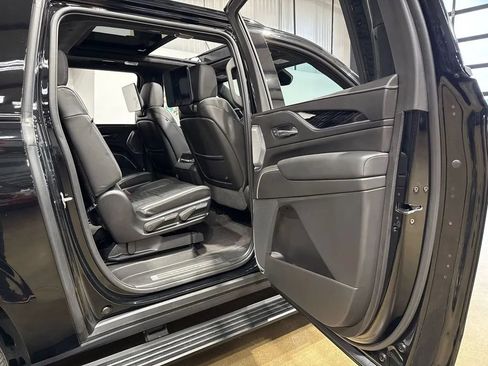 Used 2023 Cadillac Escalade ESV V AWD/4WD image 86