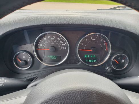 Used 2015 Jeep Wrangler Unlimited Sahara w/ Dual Top Group AWD/4WD image 18