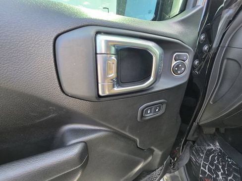 Used 2025 Jeep Gladiator Mojave AWD/4WD image 11