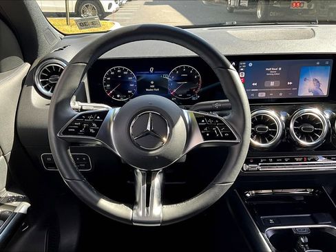 Used 2025 Mercedes-Benz GLA 250 4MATIC image 5
