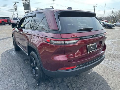 Used 2025 Jeep Grand Cherokee Limited w/ Black Appearance Package image 12