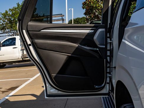 Used 2025 Cadillac Escalade V AWD/4WD image 31
