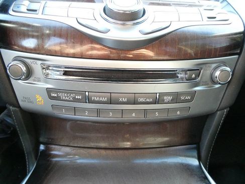 Used 2016 INFINITI Q70 L 3.7 w/ Deluxe Touring Package AWD/4WD image 22