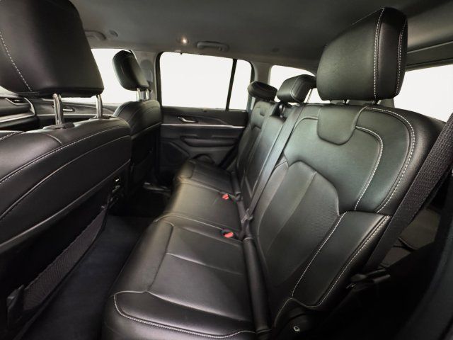 Used 2023 Jeep Grand Cherokee Limited w/ Luxury Tech Group II AWD/4WD image 24