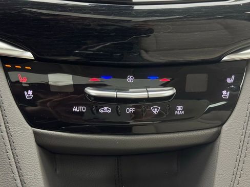 Used 2024 Cadillac XT6 Premium Luxury w/ Technology Package image 32