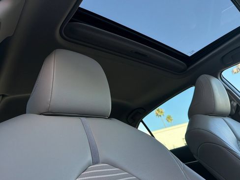 Used 2018 Toyota Camry SE w/ Moonroof Package FWD image 18