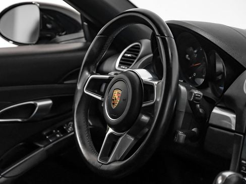 Used 2017 Porsche 718 Boxster RWD image 18