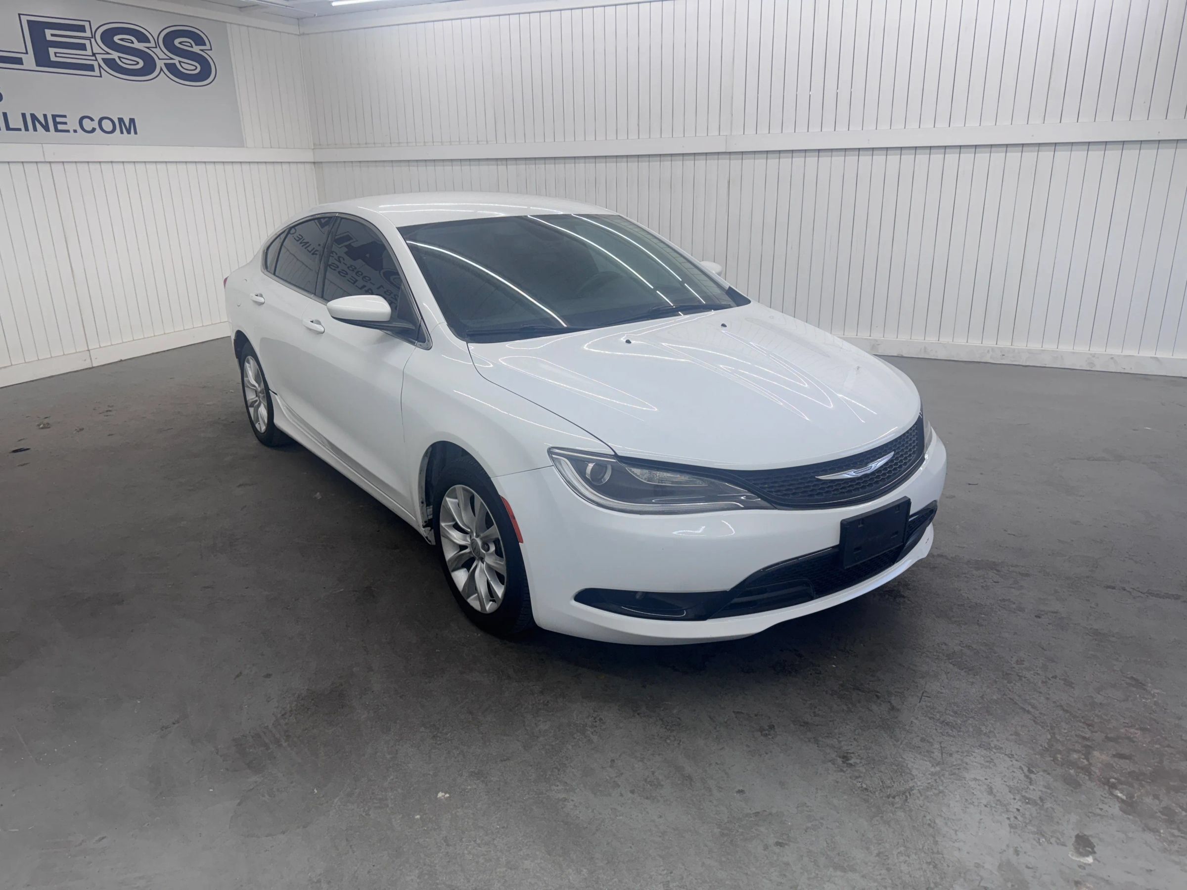Used 2015 Chrysler 200 Limited w/ Convenience Group FWD image 3