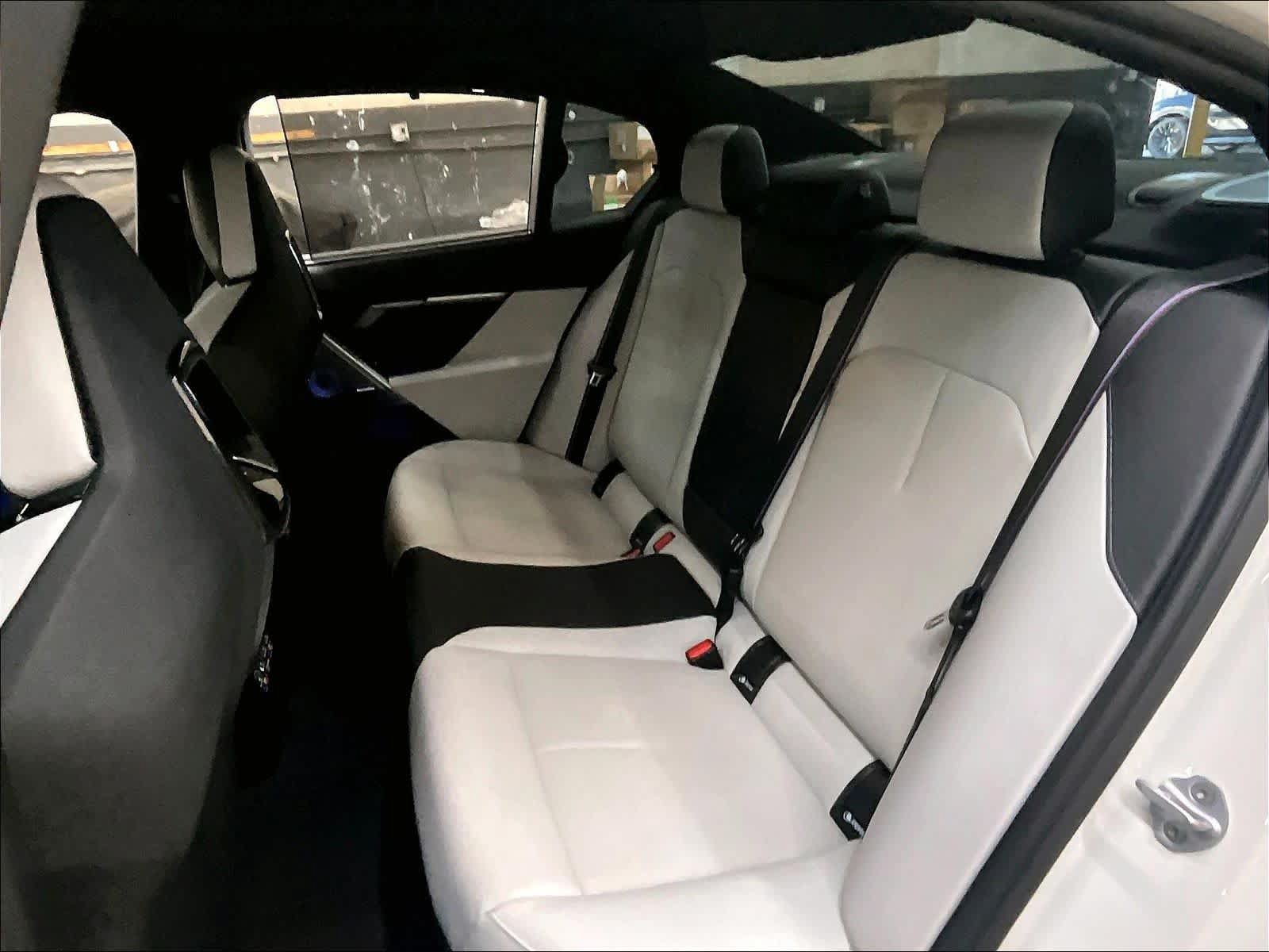 Used 2025 BMW M5 w/ Carbon Package AWD/4WD image 30