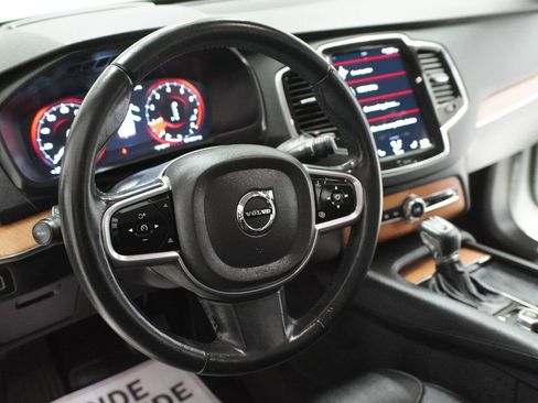 Used 2022 Volvo XC90 T6 Momentum w/ Advanced Package AWD/4WD image 7