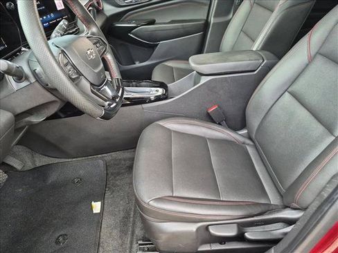 Used 2024 Chevrolet Trax RS w/ Sunroof Package FWD image 15
